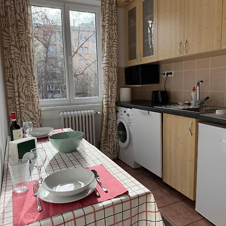 Buda's Crib - Quiet Apatment With Great Access To The Highlights, Restaurants, Shopping