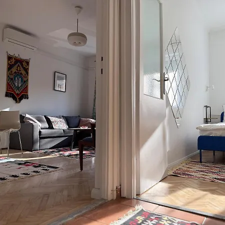 Buda's Crib - Quiet Apatment With Great Access To The Highlights, Restaurants, Shopping