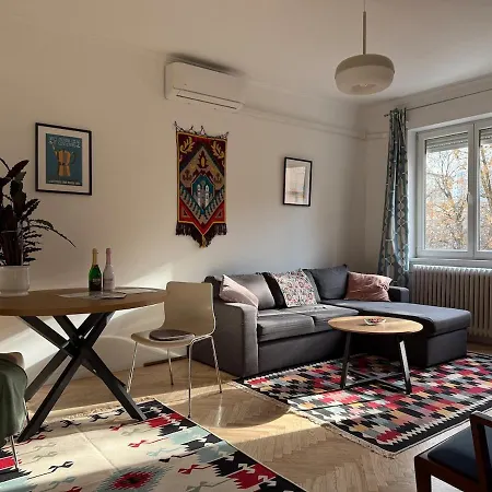 Buda's Crib Apartment