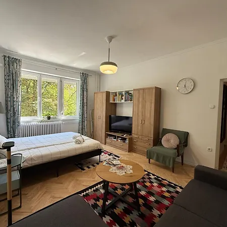 Apartment Buda's Crib - Quiet Apatment With Great Access To The Highlights, Restaurants, Shopping